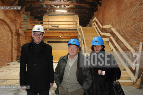 VENEZIA, 09.12.2008. LAVORI DI RESTAURO E RISTRUTTURAZIONE DI PUNTA DELLA DOGANA.PIETRO DOTTOR, IL CRITICO ACHILLE BONITO OLIVA E LA DIRETTRICE DI PALAZZO GRASSI MONIQUE VEAUTE ©Graziano Arici/Rosebud2 DOTTOR GROUP