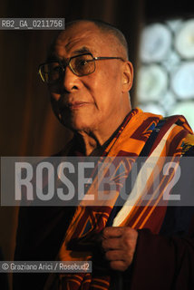 VENICE,10.02.2009. THE OFFICIAL VISIT OF THE DALAI LAMA,TENZIN GYATSO, TO VENICE: THE SPIRITUAL LEADER DURING THE VISIT TO THE  BIBLIOTECA NAZIONALE MARCIANA ©MARTABUSO/ARICI/GRAZIANERI POLITICA RELIGIONE
