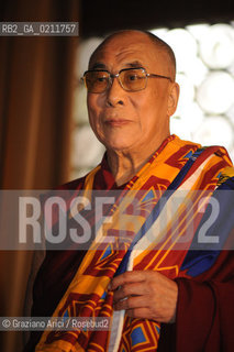 VENICE,10.02.2009. THE OFFICIAL VISIT OF THE DALAI LAMA,TENZIN GYATSO, TO VENICE: THE SPIRITUAL LEADER DURING THE VISIT TO THE  BIBLIOTECA NAZIONALE MARCIANA ©MARTABUSO/ARICI/GRAZIANERI POLITICA RELIGIONE