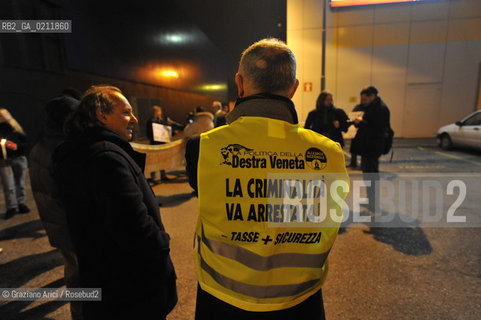PADUA 27/02/09 : PATROLS OF CITIZENS COMMITEES AGAINST THE CRIME IN THE NIGHT STREETS ©Graziano Arici/Rosebud2 RONDA A PADOVA