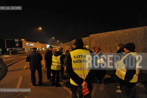 PADUA 27/02/09 : PATROLS OF CITIZENS COMMITEES AGAINST THE CRIME IN THE NIGHT STREETS ©Graziano Arici/Rosebud2 RONDA A PADOVA