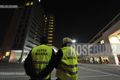 PADUA 27/02/09 : PATROLS OF CITIZENS COMMITEES AGAINST THE CRIME IN THE NIGHT STREETS ©Graziano Arici/Rosebud2 RONDA A PADOVA