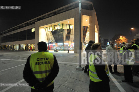 PADUA 27/02/09 : PATROLS OF CITIZENS COMMITEES AGAINST THE CRIME IN THE NIGHT STREETS ©Graziano Arici/Rosebud2 RONDA A PADOVA