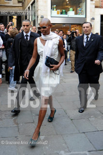 VENICE, 25.04.2009. SECOND WEDDING FOR THE ACTRESS SALMA HAYEK WITH THE FRENCH BUSINESSMAN FRANCOIS-HENRI PINAULT IN VENICE AT THE TEATRO LA FENICE: DEBORAH DYER, THE LEAD VOCALIST OF THE ENGLISH BAND SKUNK ANANSIE JUST ARRIVED AT THE THATRE © MARTABUSO/ARICI/GRAZIANERI