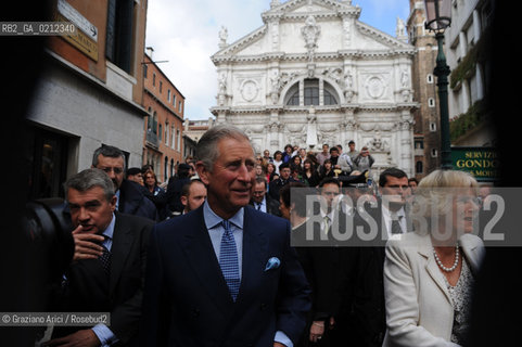 VENICE 28/04/09 - CHARLES, THE PRINCE OF WALES AND CAMILLA, DUCHESS OF CORNWALL VISITING LA FENICE THEATRE IN VENICE © MARTA BUSO/ARICI/GRAZIA NERI PRINCIPE NOBILE GALLES