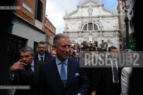 VENICE 28/04/09 - CHARLES, THE PRINCE OF WALES AND CAMILLA, DUCHESS OF CORNWALL VISITING LA FENICE THEATRE IN VENICE © MARTA BUSO/ARICI/GRAZIA NERI PRINCIPE NOBILE GALLES