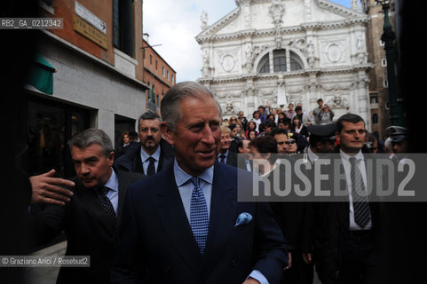 VENICE 28/04/09 - CHARLES, THE PRINCE OF WALES AND CAMILLA, DUCHESS OF CORNWALL VISITING LA FENICE THEATRE IN VENICE © MARTA BUSO/ARICI/GRAZIA NERI PRINCIPE NOBILE GALLES