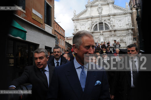 VENICE 28/04/09 - CHARLES, THE PRINCE OF WALES AND CAMILLA, DUCHESS OF CORNWALL VISITING LA FENICE THEATRE IN VENICE © MARTA BUSO/ARICI/GRAZIA NERI PRINCIPE NOBILE GALLES