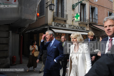 VENICE 28/04/09 - CHARLES, THE PRINCE OF WALES AND CAMILLA, DUCHESS OF CORNWALL VISITING LA FENICE THEATRE IN VENICE © MARTA BUSO/ARICI/GRAZIA NERI PRINCIPE NOBILE GALLES