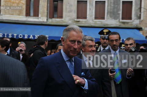 VENICE 28/04/09 - CHARLES, THE PRINCE OF WALES AND CAMILLA, DUCHESS OF CORNWALL VISITING LA FENICE THEATRE IN VENICE © MARTA BUSO/ARICI/GRAZIA NERI PRINCIPE NOBILE GALLES