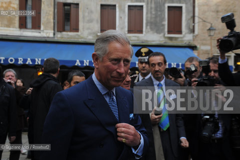 VENICE 28/04/09 - CHARLES, THE PRINCE OF WALES AND CAMILLA, DUCHESS OF CORNWALL VISITING LA FENICE THEATRE IN VENICE © MARTA BUSO/ARICI/GRAZIA NERI PRINCIPE NOBILE GALLES