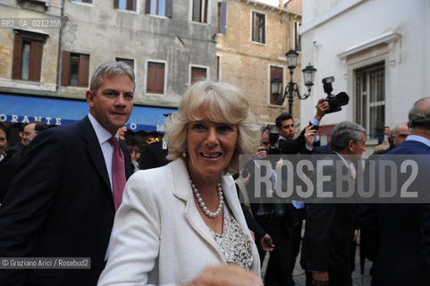 VENICE 28/04/09 - CHARLES, THE PRINCE OF WALES AND CAMILLA, DUCHESS OF CORNWALL VISITING LA FENICE THEATRE IN VENICE © MARTA BUSO/ARICI/GRAZIA NERI PRINCIPE NOBILE GALLES