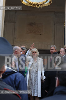 VENICE 28/04/09 - CHARLES, THE PRINCE OF WALES AND CAMILLA, DUCHESS OF CORNWALL VISITING LA FENICE THEATRE IN VENICE © MARTA BUSO/ARICI/GRAZIA NERI PRINCIPE NOBILE GALLES