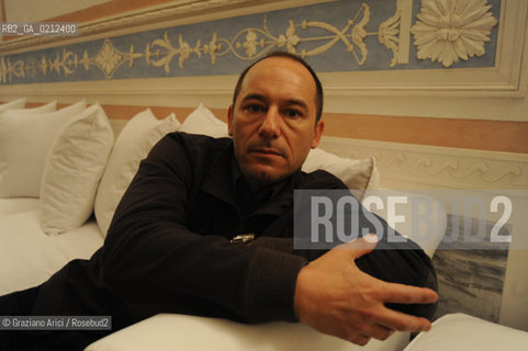 VENICE, 08.04.2009. FONDAZIONE CLAUDIO BUZIOL. PORTRAIT OF THE WRITER AND POET GIAN MARIO VILLALTA © MATABUSO/ARICI/GRAZIANERI RITRATTO POESIA LETTERATURA