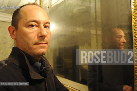VENICE, 08.04.2009. FONDAZIONE CLAUDIO BUZIOL. PORTRAIT OF THE WRITER AND POET GIAN MARIO VILLALTA © MATABUSO/ARICI/GRAZIANERI RITRATTO POESIA LETTERATURA