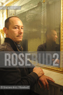 VENICE, 08.04.2009. FONDAZIONE CLAUDIO BUZIOL. PORTRAIT OF THE WRITER AND POET GIAN MARIO VILLALTA © MATABUSO/ARICI/GRAZIANERI RITRATTO POESIA LETTERATURA