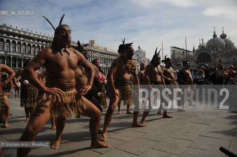 VENICE,03.06.2009. 53 RD INTERNATIONAL ART EXHIBITION BIENNALE MAKING WORLDS: TRADITIONAL MAORI GROUP PERFORMANCE IN SAN MARCO SQUARE © MARTABUSO/ARICI/GRAZIANERI