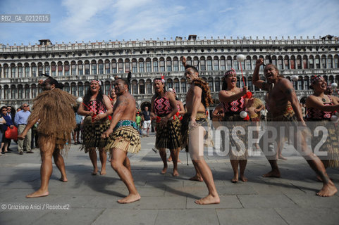 VENICE,03.06.2009. 53 RD INTERNATIONAL ART EXHIBITION BIENNALE MAKING WORLDS: TRADITIONAL MAORI GROUP PERFORMANCE IN SAN MARCO SQUARE © MARTABUSO/ARICI/GRAZIANERI