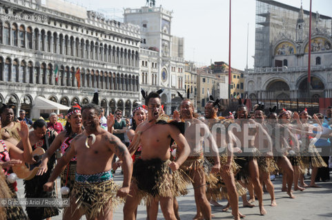 VENICE,03.06.2009. 53 RD INTERNATIONAL ART EXHIBITION BIENNALE MAKING WORLDS: TRADITIONAL MAORI GROUP PERFORMANCE IN SAN MARCO SQUARE © MARTABUSO/ARICI/GRAZIANERI
