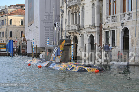 VENEZIA 5/06/09 - MANIFESTAZIONI DARTE A VENEZIA DURANTE LA BIENNALE ARTE ©Graziano Arici/Rosebud2 SOMMERGIBILE SOTTOMARINO