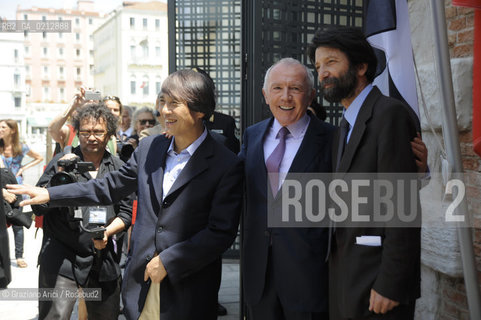 VENICE,03.06.2009. OPENING OF THE NEW CONTEMPORARY ART CENTRE- FRANCOIS PINAULT FOUNDATION AT PUNTA DELLA DOGANA: FRANCOIS PINAULT WITH THE MAYOR OF VENICE MASSIMO CACCIARI AND THE JAPANESE ARCHITECT TADAO ANDO © MARTABUSO/ARICI/GRAZIANERI