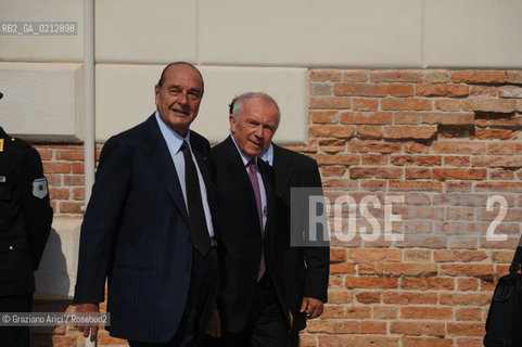 VENICE,04.06.2009.  THE OPENING OF THE NEW CONTEMPORARY ART CENTRE- FRANCOIS PINAULT FOUNDATION AT PUNTA DELLA DOGANA.EXHIBITION MAPPING THE STUDIO. FRANCOIS PINAULT AND JACQUES CHIRAC. .© MARTABUSO/ARICI/GRAZIANERI