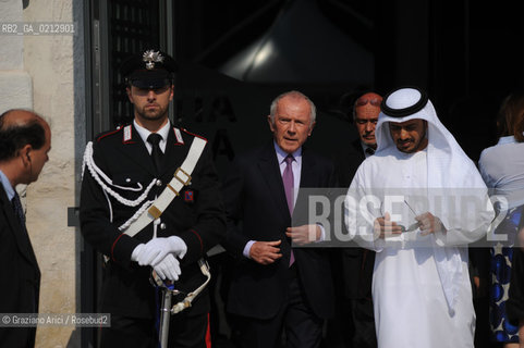 VENICE,04.06.2009.  THE OPENING OF THE NEW CONTEMPORARY ART CENTRE- FRANCOIS PINAULT FOUNDATION AT PUNTA DELLA DOGANA.EXHIBITION MAPPING THE STUDIO. FRANCOIS PINAULT AND THE SULAIMAN AL FAHIM  SHEIK OF ABU DABI. © MARTABUSO/ARICI/GRAZIANERI