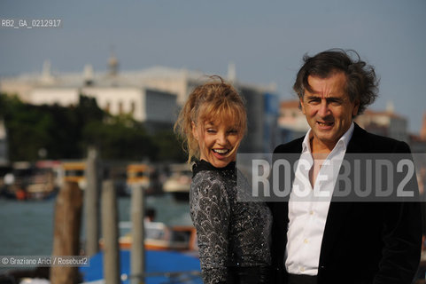 VENICE,04.06.2009.  THE OPENING OF THE NEW CONTEMPORARY ART CENTRE- FRANCOIS PINAULT FOUNDATION AT PUNTA DELLA DOGANA.EXHIBITION MAPPING THE STUDIO. THE PHILOSOPHER BERNARD HENRI LEVI WITH HIS WIFE..© MARTABUSO/ARICI/GRAZIANERI