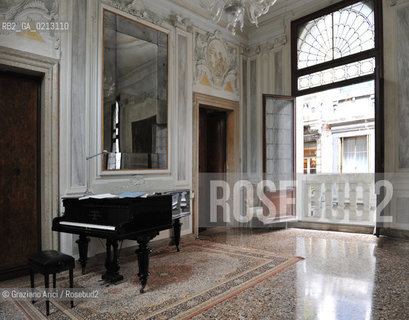 VENICE 21/06/09 - THE FASHION DESIGNER PIERRE CARDIN IN HIS PALACE IN VENICE CA BRAGADIN  : THE PALACE IN THE 18TH CENTURY WAS THE PALACE WHERE LIVED THE WELL KNOWN LIBERTINE GIACOMO CASANOVA  ©Graziano Arici/Rosebud2 MODA STILISTA