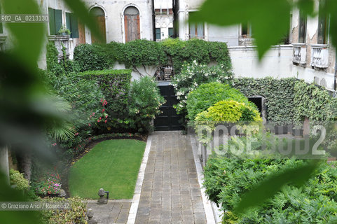 VENICE 21/06/09 - THE FASHION DESIGNER PIERRE CARDIN IN HIS PALACE IN VENICE CA BRAGADIN  : THE PALACE IN THE 18TH CENTURY WAS THE PALACE WHERE LIVED THE WELL KNOWN LIBERTINE GIACOMO CASANOVA  ©Graziano Arici/Rosebud2 MODA STILISTA