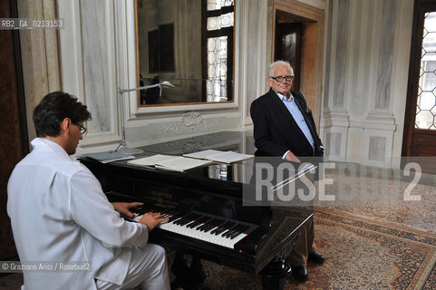 VENICE 21/06/09 - THE FASHION DESIGNER PIERRE CARDIN AND HIS NEPHEW RODRIGO BASILICATI IN HIS PALACE IN VENICE CA BRAGADIN  : THE PALACE IN THE 18TH CENTURY WAS THE PALACE WHERE LIVED THE WELL KNOWN LIBERTINE GIACOMO CASANOVA  ©Graziano Arici/Rosebud2 MODA STILISTA