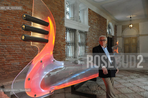 VENICE 21/06/09 - THE FASHION DESIGNER PIERRE CARDIN IN HIS PALACE IN VENICE CA BRAGADIN, HERE WITH HIS PLASTIC GONDOLA  : THE PALACE IN THE 18TH CENTURY WAS THE PALACE WHERE LIVED THE WELL KNOWN LIBERTINE GIACOMO CASANOVA  ©Graziano Arici/Rosebud2 MODA STILISTA