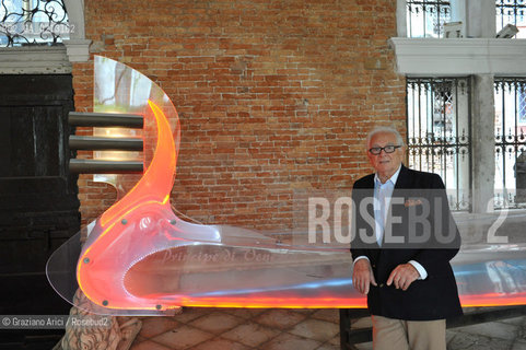 VENICE 21/06/09 - THE FASHION DESIGNER PIERRE CARDIN IN HIS PALACE IN VENICE CA BRAGADIN, HERE WITH HIS PLASTIC GONDOLA  : THE PALACE IN THE 18TH CENTURY WAS THE PALACE WHERE LIVED THE WELL KNOWN LIBERTINE GIACOMO CASANOVA  ©Graziano Arici/Rosebud2 MODA STILISTA