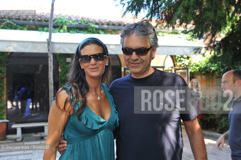 VENICE 30/06/09 - THE SINGER ANDREA BOCELLI WITH HIS GIRLFRIEND VERONICA AT GUGGEHEIM MUSEUM IN VENICE - ©Graziano Arici/Rosebud2 CANTANTE MUSICA POP LIRICA