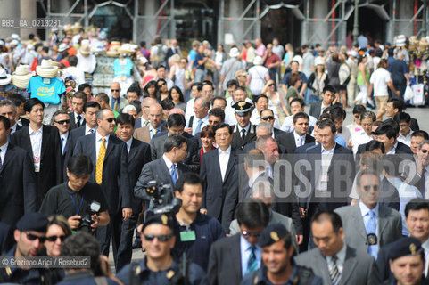 VENICE, 07.07.2009. THE PRESIDENT HU JINTAO OF PEOPLES REPUBLIC OF CHINA VISIT VENICE WITH HIS WIFE ©MARTABUSO/ ARICI/GRAZIANERI PRESIDENTE CINA POLITICA