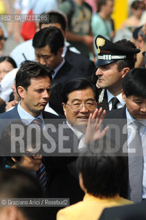 VENICE, 07.07.2009. THE PRESIDENT HU JINTAO OF PEOPLES REPUBLIC OF CHINA VISIT VENICE WITH HIS WIFE ©MARTABUSO/ ARICI/GRAZIANERI PRESIDENTE CINA POLITICA
