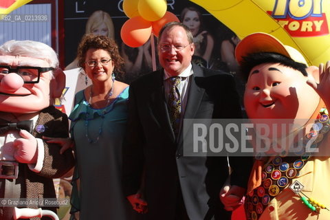 Italy, Venice - September 06th, 2009.66th VENICE INTERNATIONAL FILM FESTIVAL - GOLDEN LION FOR LIFETIME ACHIEVEMENT TO JOHN LASSETER AND THE PIXAR DIRECTORS. THE DIRECTOR  JOHN LASSETER WITH HIS WIFE NANCY AT THE PREMIERE