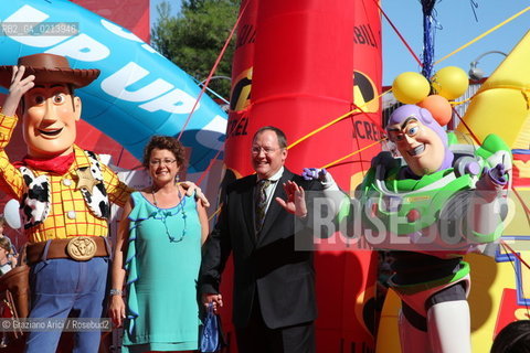 Italy, Venice - September 06th, 2009.66th VENICE INTERNATIONAL FILM FESTIVAL - GOLDEN LION FOR LIFETIME ACHIEVEMENT TO JOHN LASSETER AND THE PIXAR DIRECTORS. THE DIRECTOR JOHN LASSETER WITH HIS WIFE NANCY