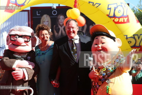 Italy, Venice - September 06th, 2009.66th VENICE INTERNATIONAL FILM FESTIVAL - GOLDEN LION FOR LIFETIME ACHIEVEMENT TO JOHN LASSETER AND THE PIXAR DIRECTORS. THE DIRECTOR JOHN LASSETER WITH HIS WIFE NANCY