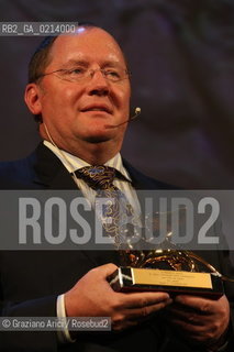 Italy, Venice - September 06th, 2009.66th VENICE INTERNATIONAL FILM FESTIVAL - GOLDEN LION FOR LIFETIME ACHIEVEMENT TO JOHN LASSETER AND THE PIXAR DIRECTORS..THE DIRECTOR JOHN LASSETER WITH THE PRIZE.