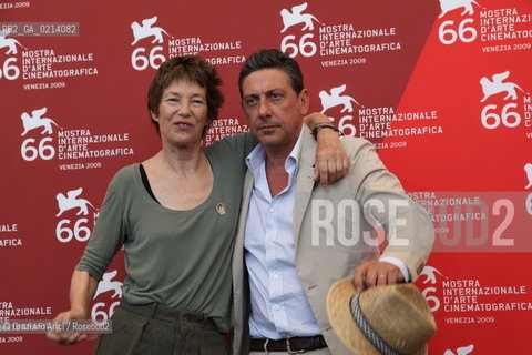 Italy, Venice - September 06th, 2009.66th VENICE INTERNATIONAL FILM FESTIVAL - FILM: 36 VUES DU PIC SAINT LOUP. THE ACTRESS JANE BIRKIN WITH THE ACTOR SERGIO CASTELLITTO.