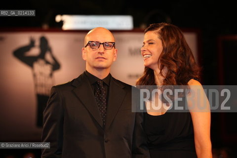 Italy, Venice - September 07th, 2009.66th VENICE INTERNATIONAL FILM FESTIVAL - RED CARPET FILM: THE INFORMANT! - THE DIRECTOR STEVEN SODERBERGH WITH HIS WIFE JULES ASNER