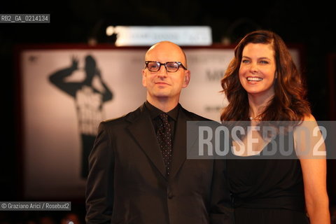 Italy, Venice - September 07th, 2009.66th VENICE INTERNATIONAL FILM FESTIVAL - RED CARPET FILM: THE INFORMANT! - THE DIRECTOR STEVEN SODERBERGH WITH HIS WIFE JULES ASNER