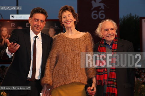 Italy, Venice - September 06th, 2009.66th VENICE INTERNATIONAL FILM FESTIVAL - RED CARPET FILM: 36 VUES DU PIC SAINT LOUP. THE DIRECTOR JACQUES RIVETTE, THE ACTRESS JANE BIRKIN WITH THE ACTOR SERGIO CASTELLITTO.