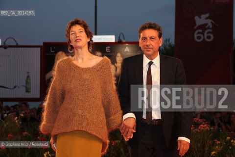 Italy, Venice - September 06th, 2009.66th VENICE INTERNATIONAL FILM FESTIVAL - RED CARPET FILM: 36 VUES DU PIC SAINT LOUP. THE ACTRESS JANE BIRKIN WITH THE ACTOR SERGIO CASTELLITTO.