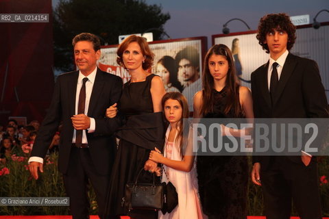 Italy, Venice - September 06th, 2009.66th VENICE INTERNATIONAL FILM FESTIVAL - RED CARPET FILM: 36 VUES DU PIC SAINT LOUP. THE ACTOR SERGIO CASTELLITTO WITH HIS WIFE MARGARETH MAZZANTINI AND THEIR CHILDREN