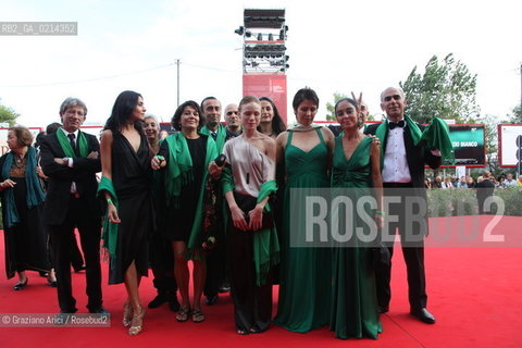 Italy, Venice - September 09th, 2009.66th VENICE INTERNATIONAL FILM FESTIVAL - RED CARPET FILM: ZANAN BEDOONE MARDAN (WOMEN WITHOUT MEN). THE DIRECTOR SHIRIN NESHAT  WITH THE CAST.