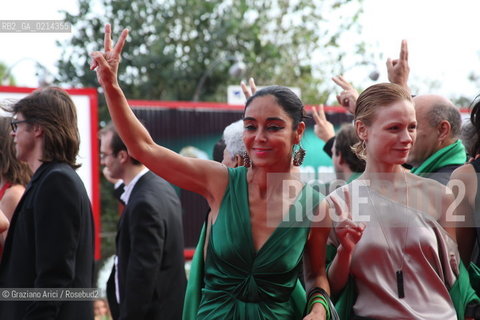 Italy, Venice - September 09th, 2009.66th VENICE INTERNATIONAL FILM FESTIVAL - RED CARPET FILM: ZANAN BEDOONE MARDAN (WOMEN WITHOUT MEN). THE DIRECTOR SHIRIN NESHAT  WITH THE CAST.