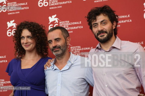 Italy, Venice - September 10th, 2009.66th VENICE INTERNATIONAL FILM FESTIVAL - FILM: LA DOPPIA ORA. THE DIRECTOR GIUSEPPE CAPOTONDI BETWEEN THE ACTRESS KSENIA RAPPOPORT AND THE ACTOR FILIPPO TIMI