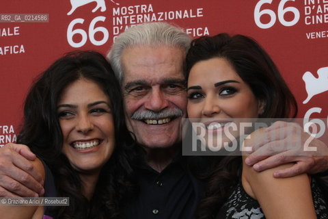 Italy, Venice - September 10th, 2009.66th VENICE INTERNATIONAL FILM FESTIVAL - FILM: AL MOSAFER. THE ACTOR OMAR SHARIF BETWEEN THE ACTRESSES CYRINE ABDEL NOUR (RIGHT) AND BASMA HASSAN.